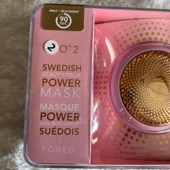 SWEDISH BEAUTY-TECH POWER MASK FOREO